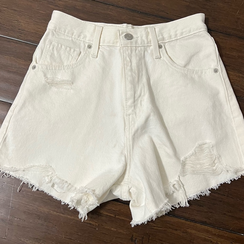 Levi’s high waisted mom jeans